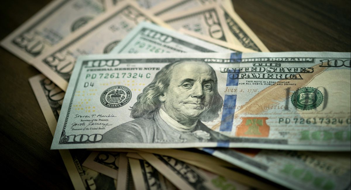 Precio del dólar en Colombia: analistas explican si es momento para cambiar pesos colombianos y en cuánto llegaría a final de año.