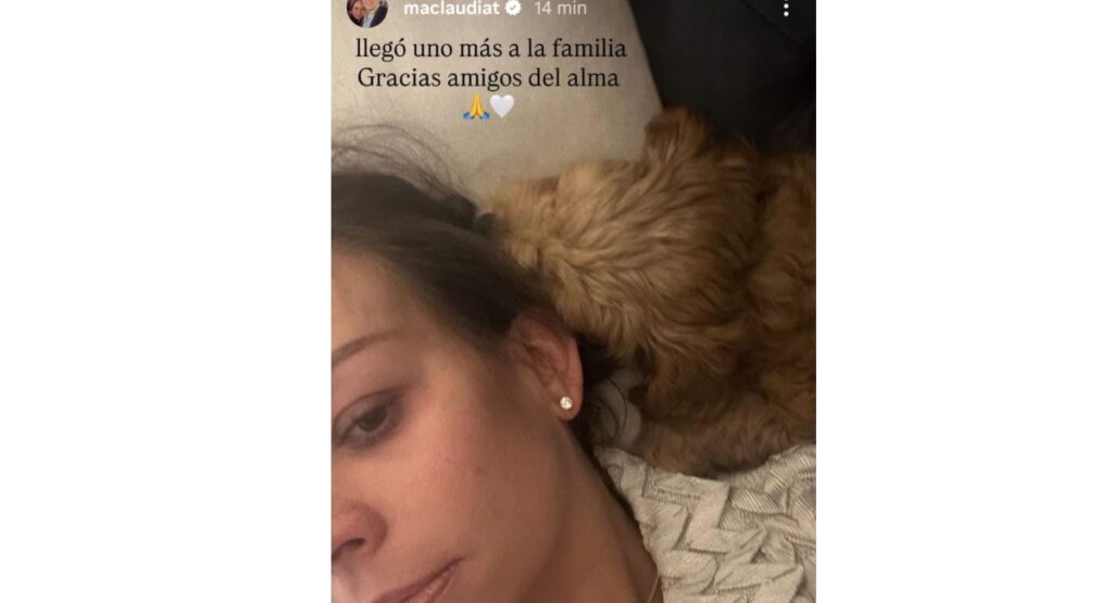 María Claudia Tarazona junto a nueva mascota / Instagram: @maclaudiat