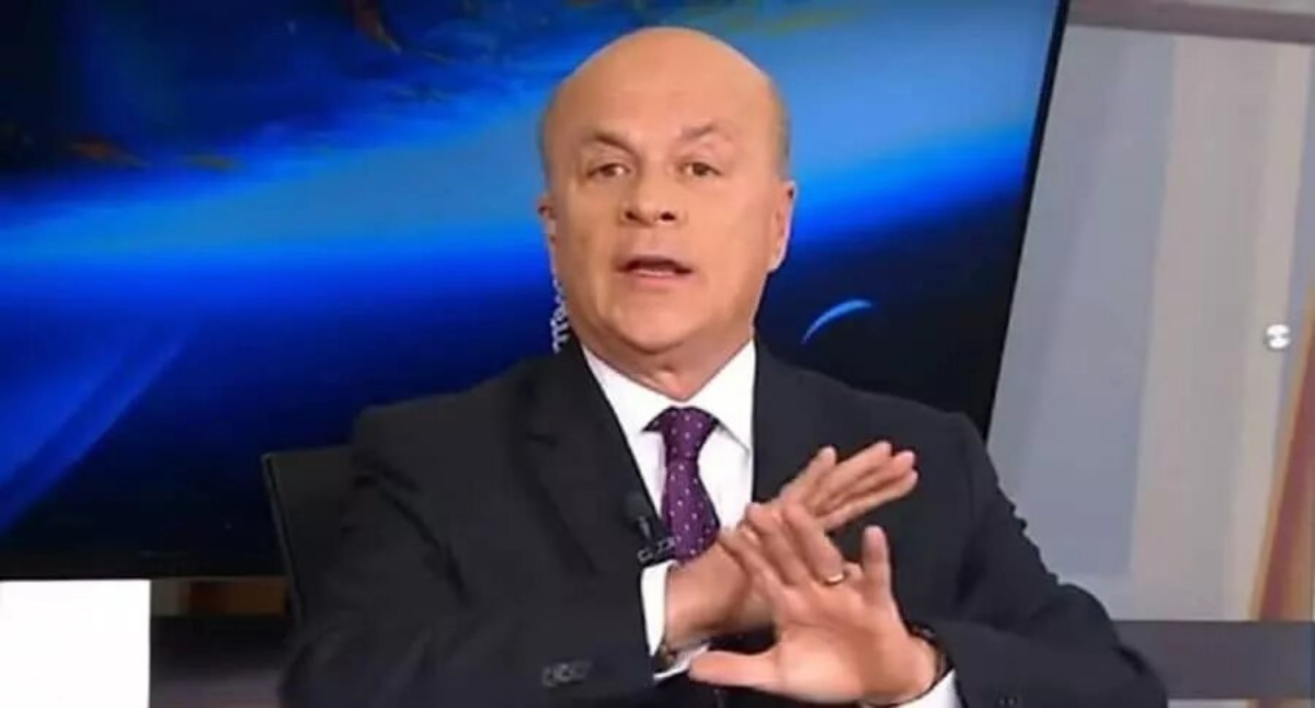 en nota de que Carlos Antonio Vélez expuso cuál es su nuevo trabajo aparte de Win Sports y RCN
