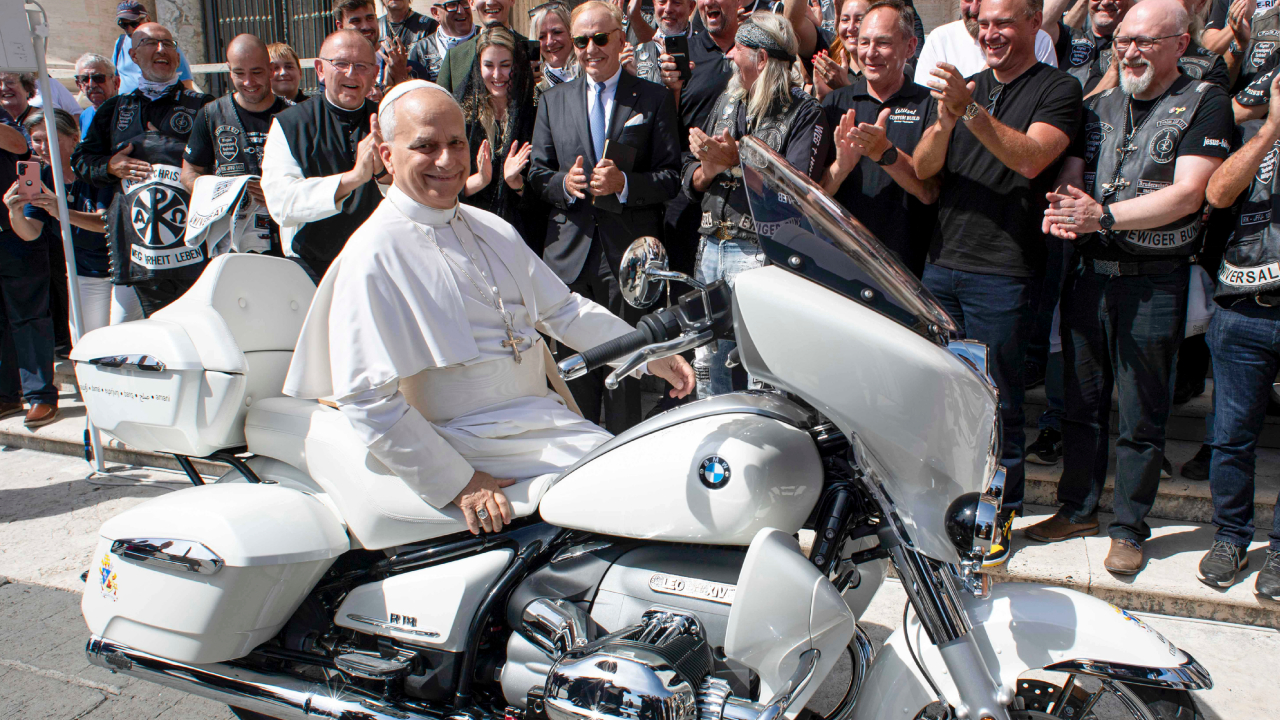 Papa León XIV subastará moto BMW que le regalaron en Vaticano: cuánto vale y más