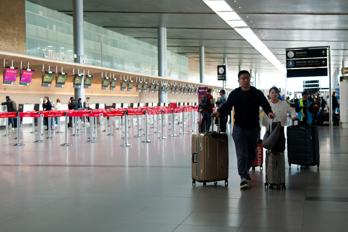 Aeropuerto El Dorado en Bogotá tomó vuelo con inesperada noticia: le pegó duro a otros en Latinoamérica. En la terminal aérea habrá varios cambios. 