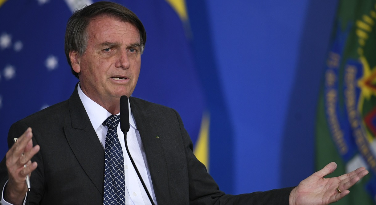 BRASILIA, BRAZIL - DECEMBER 07:  President of Brazil Jair Bolsonaro speaks during a ceremony  to sign terms and conditions for the use of 5g frequencies on December 7, 2021 in Brasilia, Brazil. (Photo by Mateus Bonomi/Getty Images)