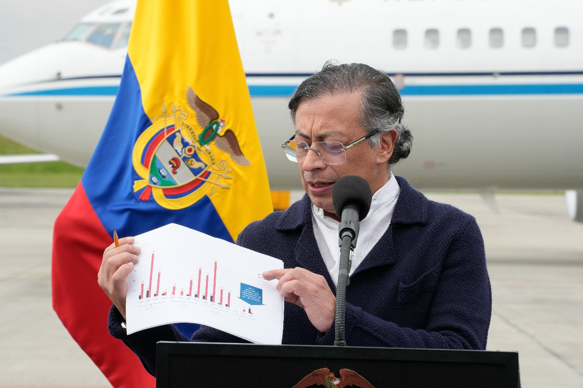 "Me siento en la calle del cartucho": panelista de Blu, por ofensas de Petro a Trump, luego de la desertificación por parte de Estados Unidos. 