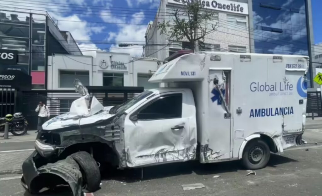 Ambulancia accidentada en Autopista Norte / Crédito El Tiempo