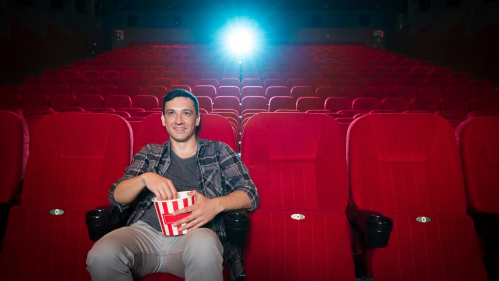 Hombre en el cine / Freepik