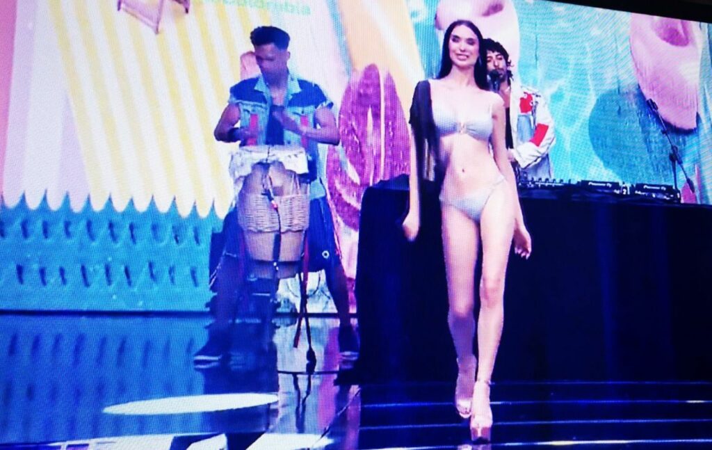 Desfile de traje de baño en Miss Universe Colombia