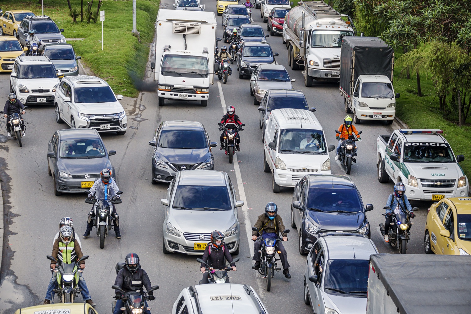 Avisan a conductores en Colombia por robos de carros y motos: modalidades