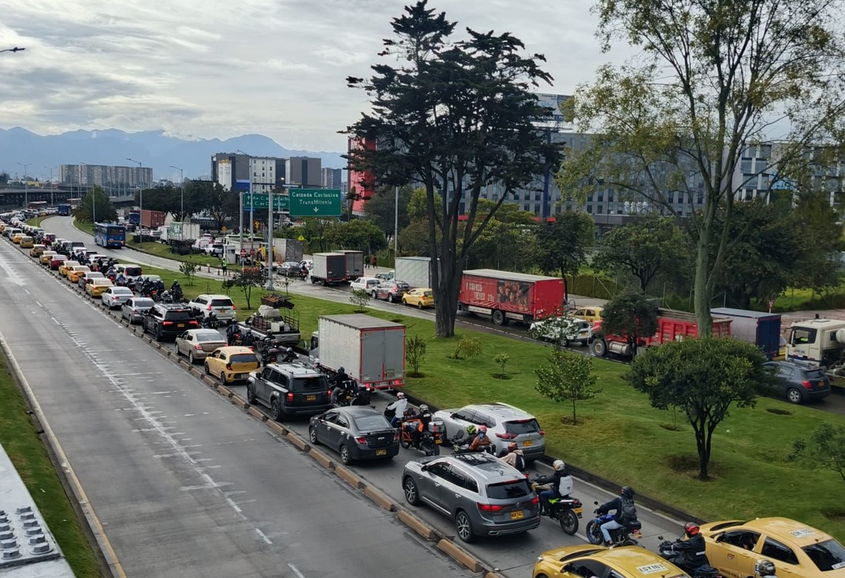 Accidente de moto colapsó calle 26 hacia aeropuerto: viajeros preocupados