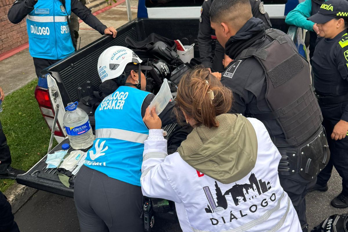 Cómo quedó policía herido en Bogotá con flecha que lanzó indígena en protesta