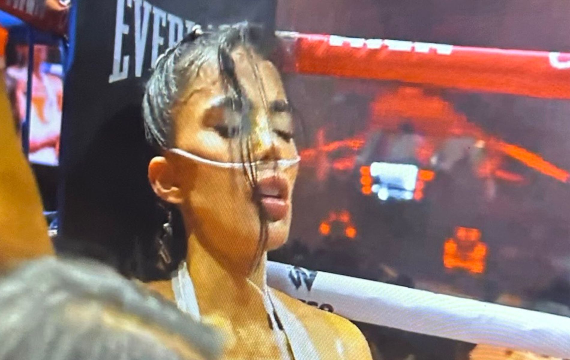 Karina García terminó con xígeno en la pelea contra Karely Ruiz en Bogotá