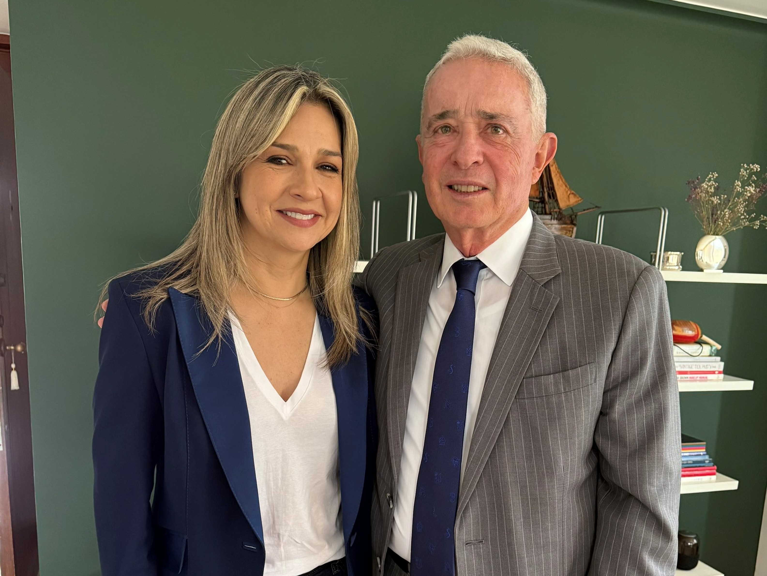 Vicky Dávila celebró con euforia la absolución de Álvaro Uribe en Colombia