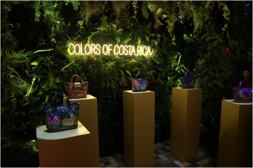 Bolsos subastados en el evento. Cortesía