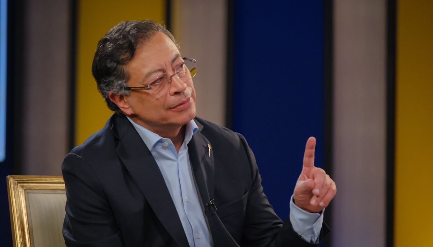 Presidente Petro desató pelea con minvivienda y echó en vivo a viceministro
