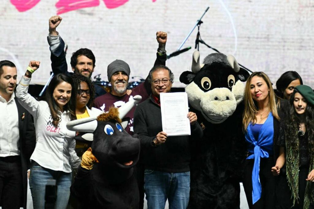 Gustavo Petro, con anillo, 22 de julio de 2024 / AFP