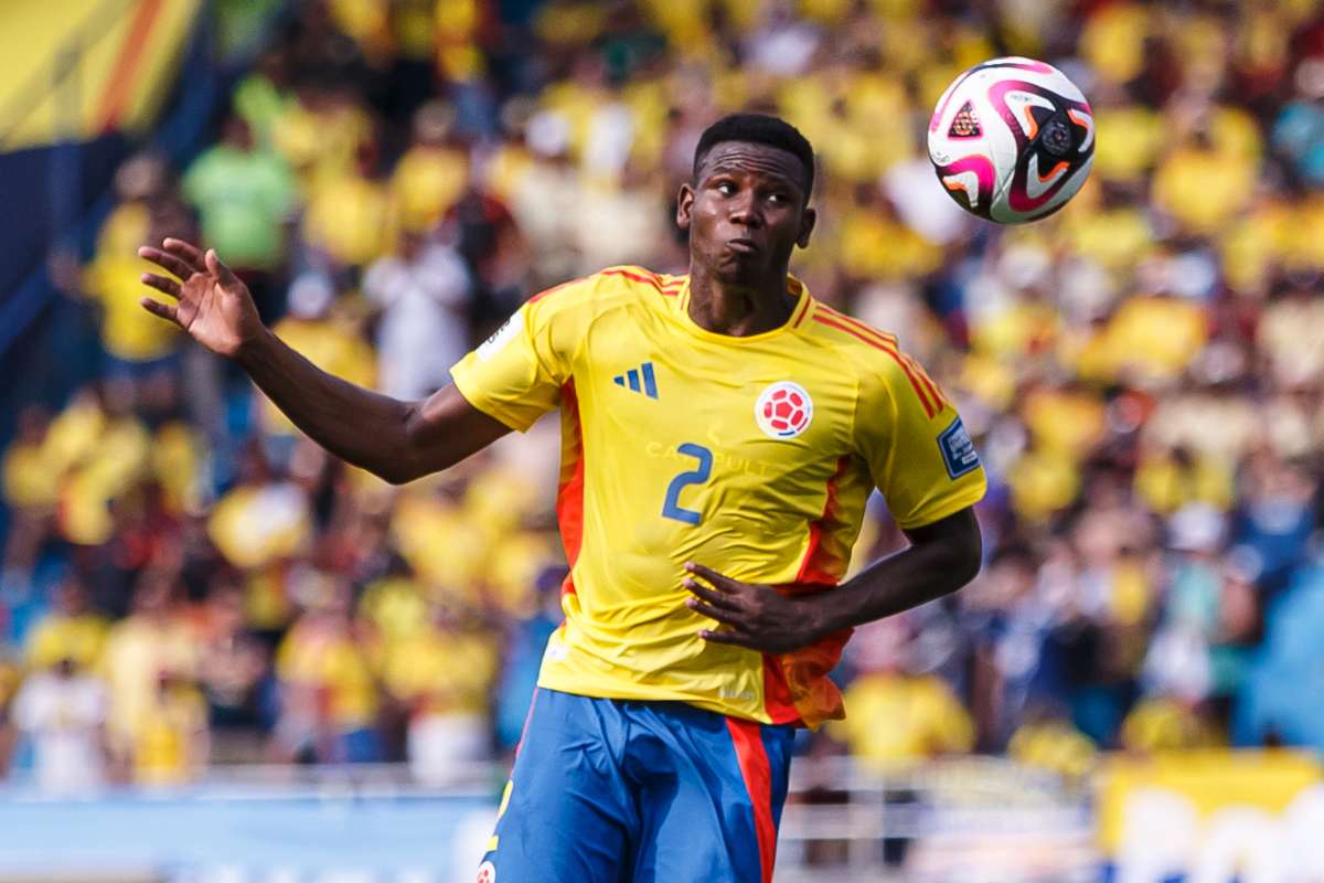 Foto de Yerson Mosquera, en nota de que Yerson Mosquera, de Selección Colombia, es advertido en Wolverhampton, su equipo