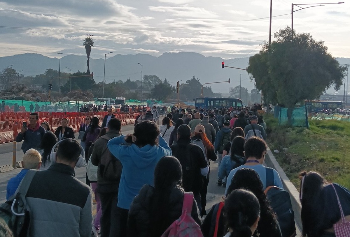 Transmilenio cierra por protestas de moteros en Bogotá: la ciudad colapsó