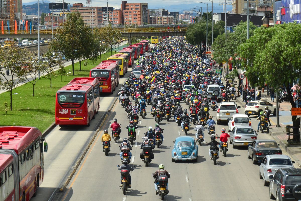 "Vamos a parar la ciudad": motociclistas amenazan con más bloqueos durante Halloween en Bogotá. Advirtieron al alcalde.