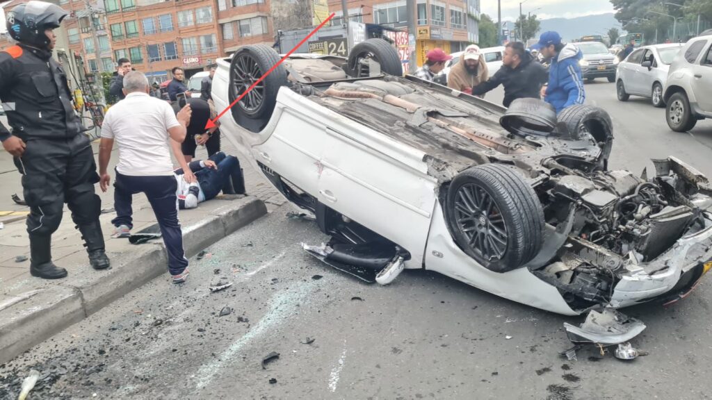 Así se vio el accidente en Bogotá en el que murieron dos motociclistas. Imagen comprobaría que conductor iría en estado de alicoramiento / Suministrada a Pulzo