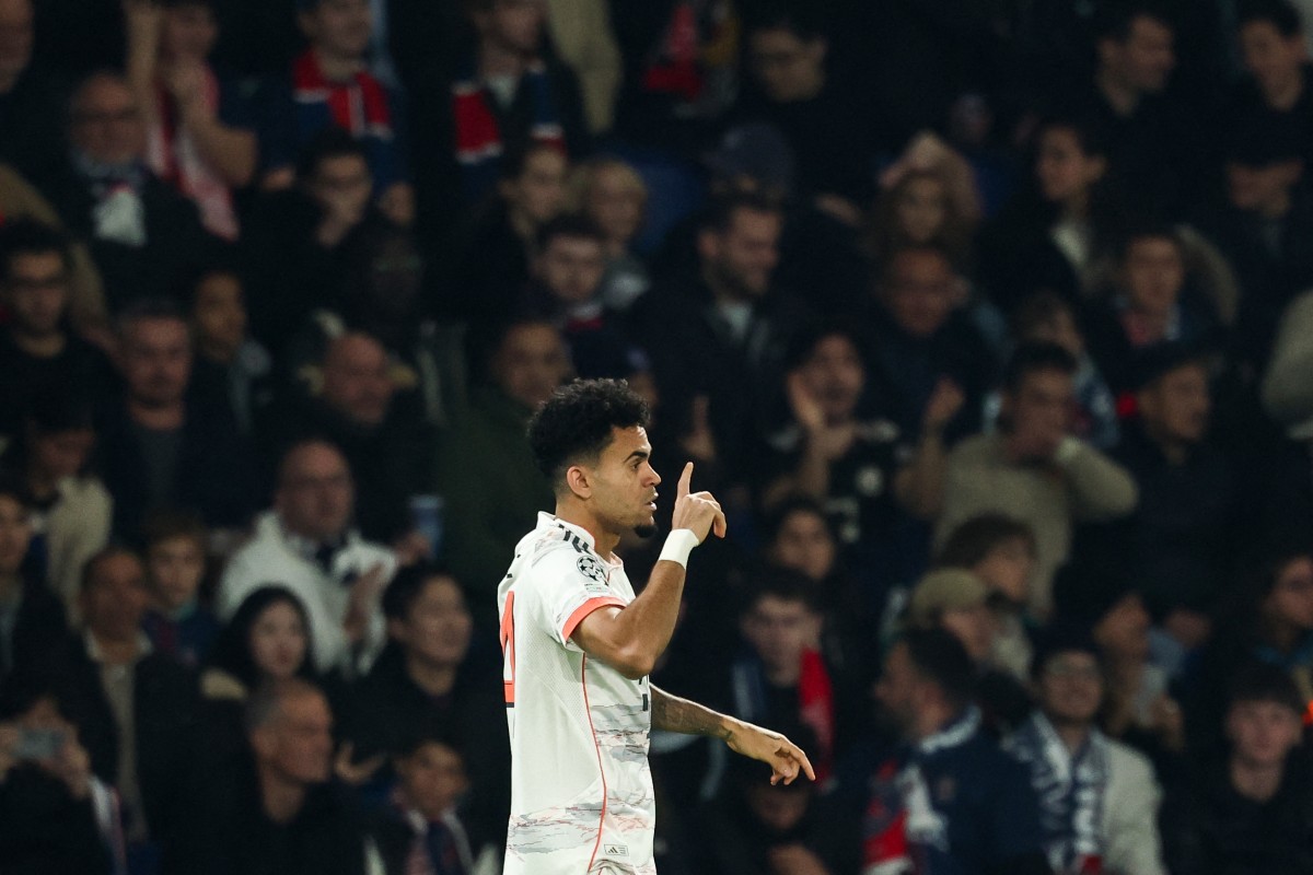 Luis Díaz celebrando su gol en el partido de Bayern Múnich contra PSG por Champions League