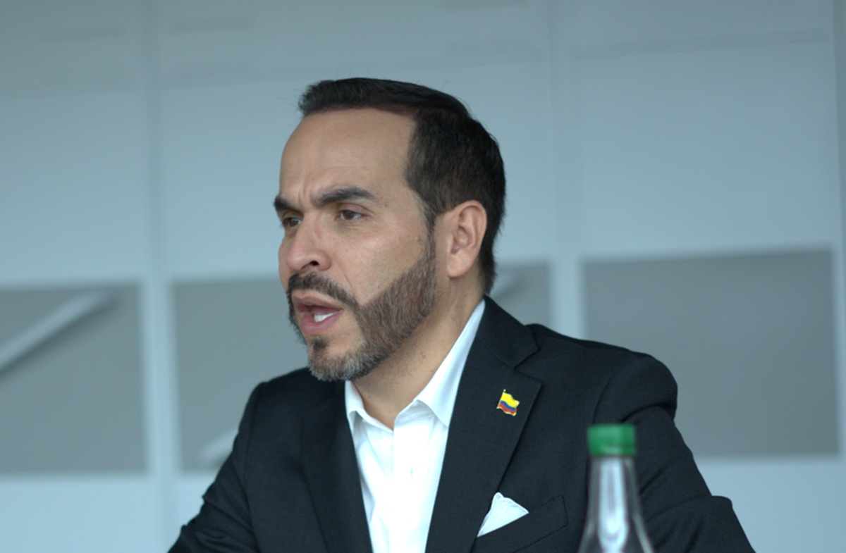 Abelardo de la Espriella mostró cuántas firmas recolectó para su candidatura