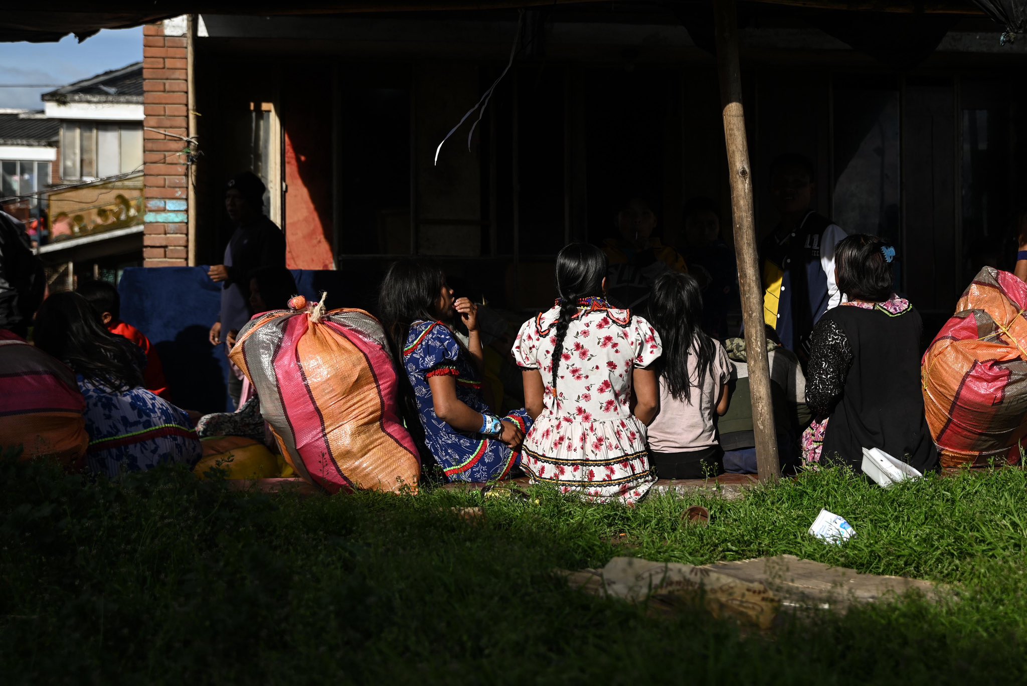 Indígenas embera en Bogotá deben desalojar La Rioja por riesgo estructural