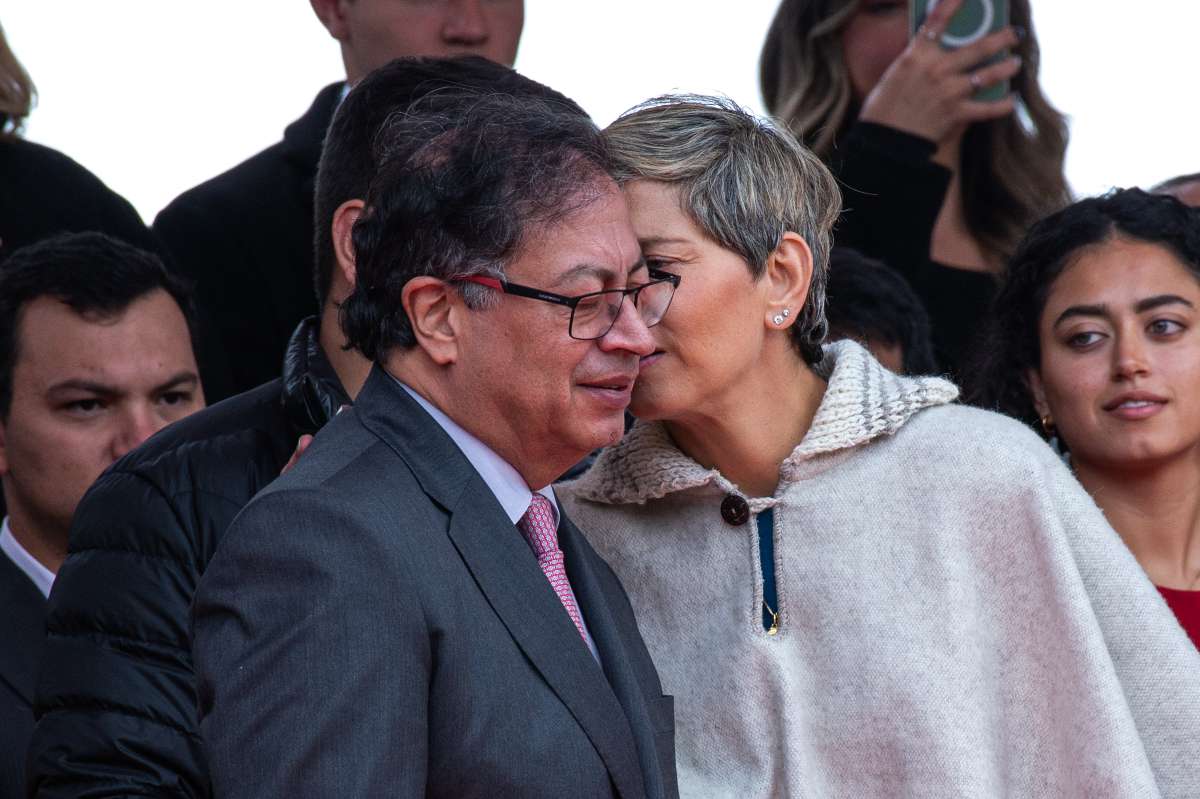 Por qué denunciaron a Gustavo Petro tras revelar separación con Verónica Alcocer