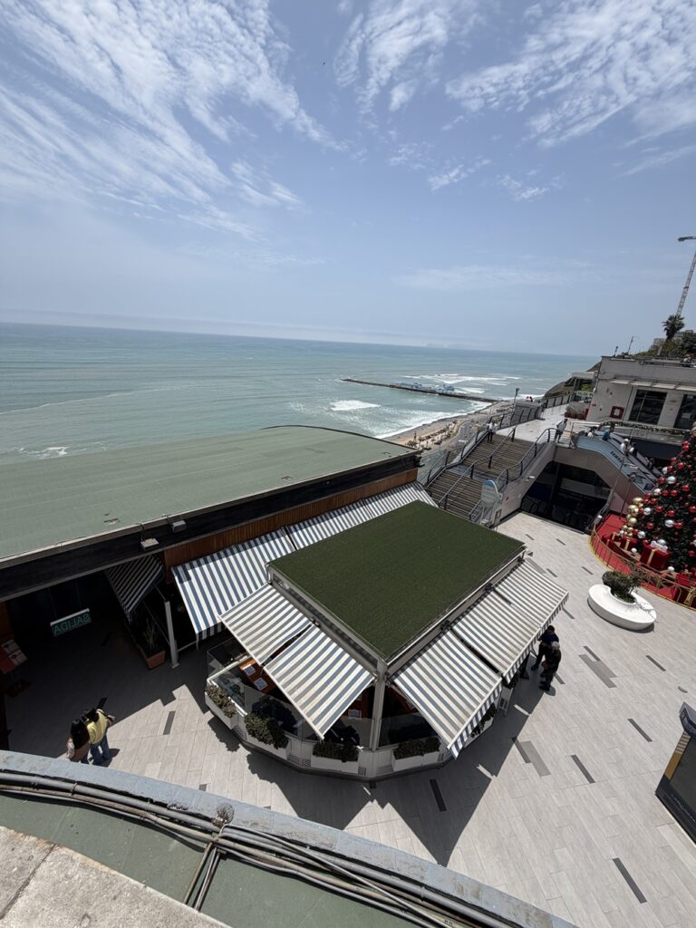 Océano Pacífico desde Lima / Diego Quiroga-Pulzo