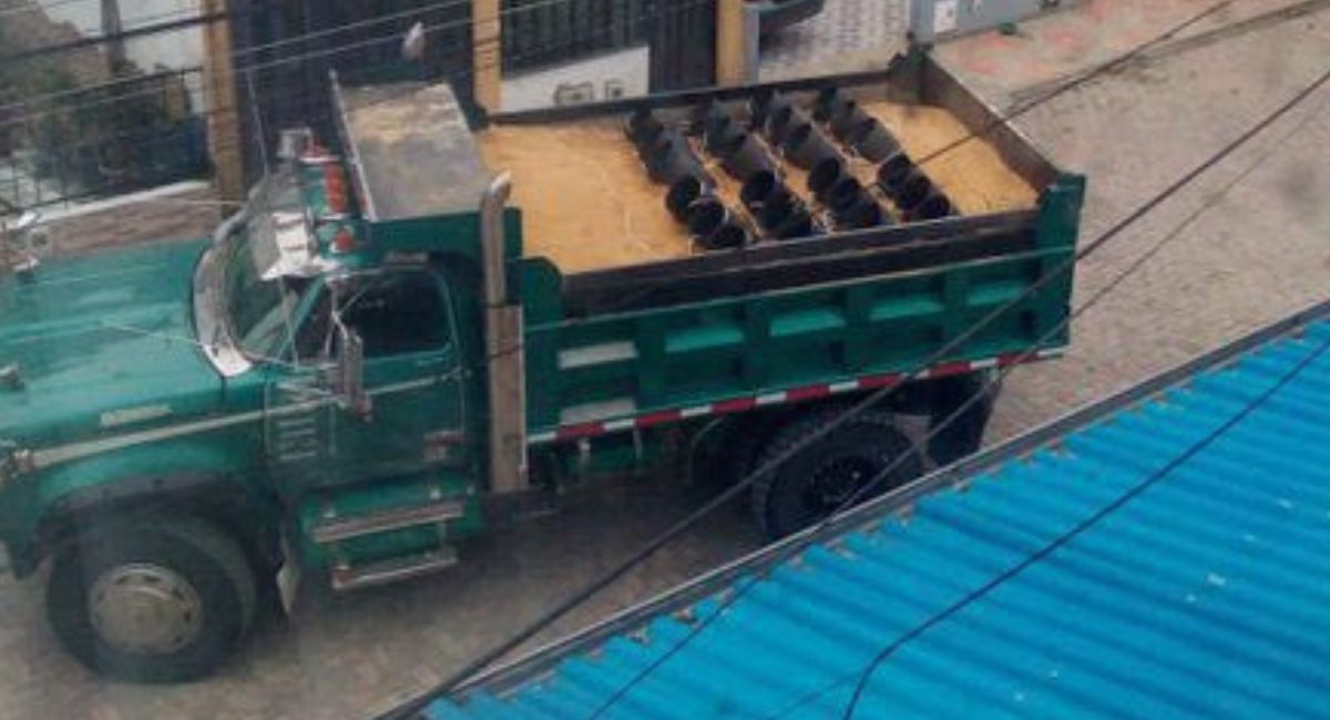 Volqueta con explosivos en Tunja, Boyacá, tenía tatucos con temporizador para que el daño fuera mayor al detonar 24 tatucos: Ejército.