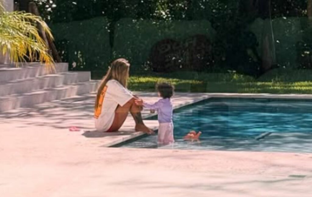 Karol G y su sobrina.