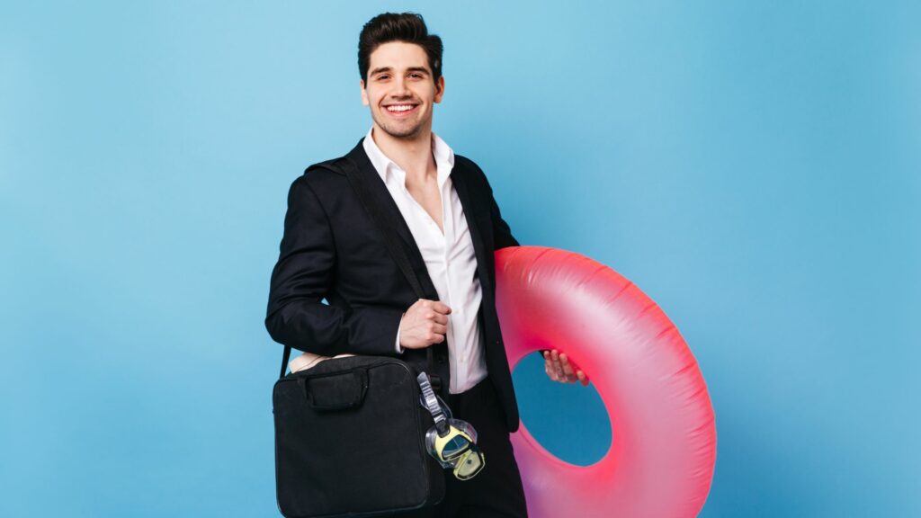 Trabajador a punto de salir de vacaciones / Freepik