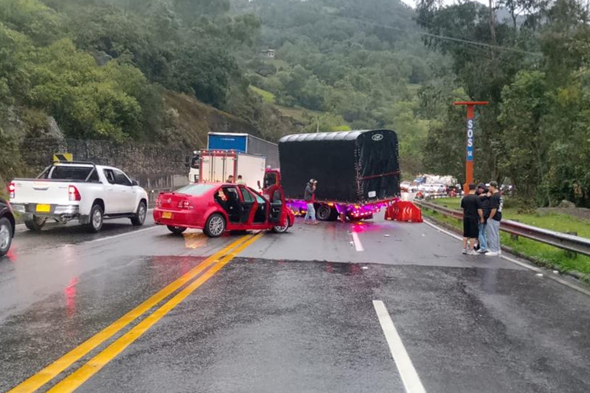 Accidente hoy paraliza la vía al Llano en comienzo del nuevo fin de semana