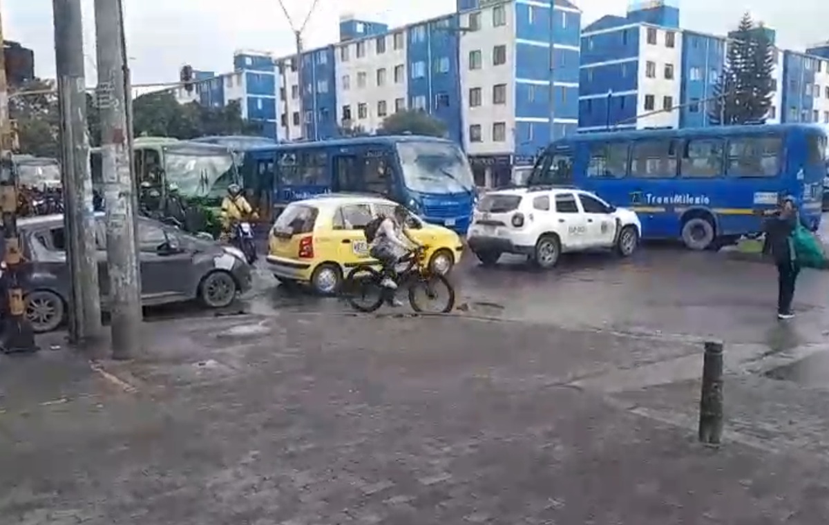 Caos en Kennedy (sur de Bogotá) por fallas en semáforos: hay trancones