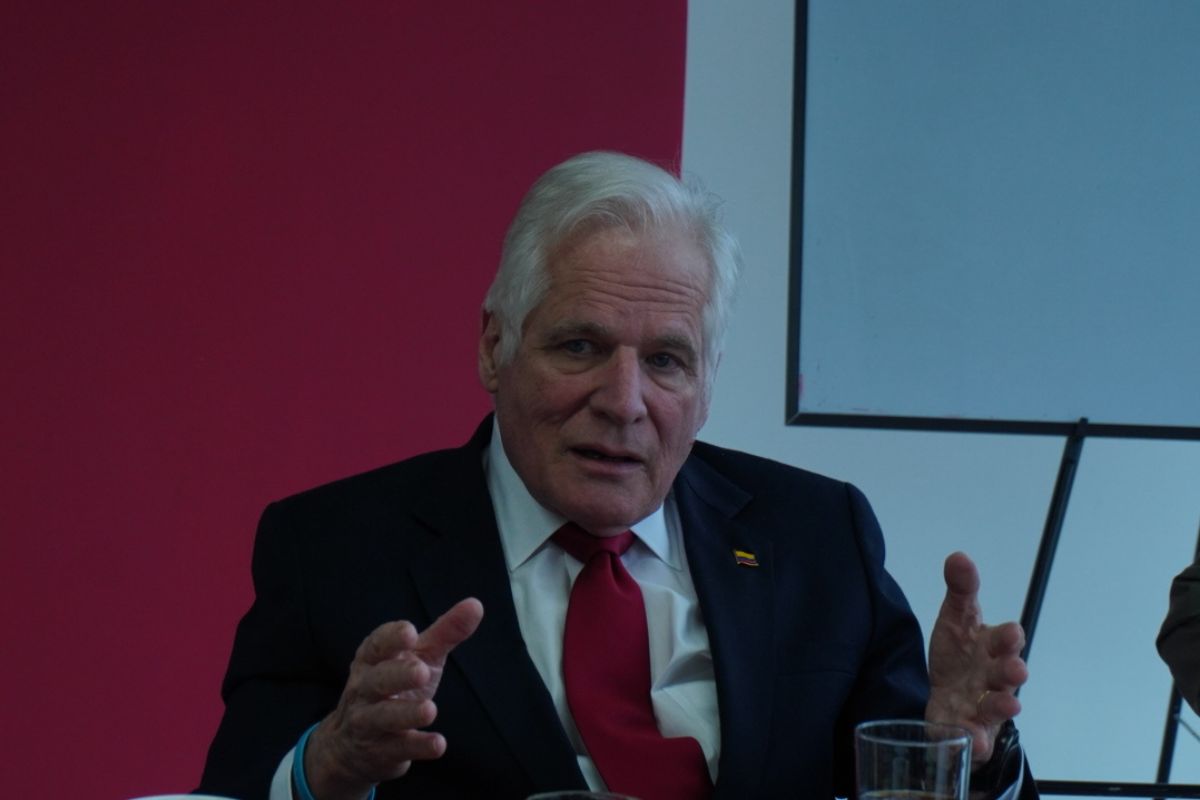 Papá de Miguel Uribe sorprendió en encuesta de Invamer y deja lejos a María Fernanda Cabal y a Paloma Valencia. 