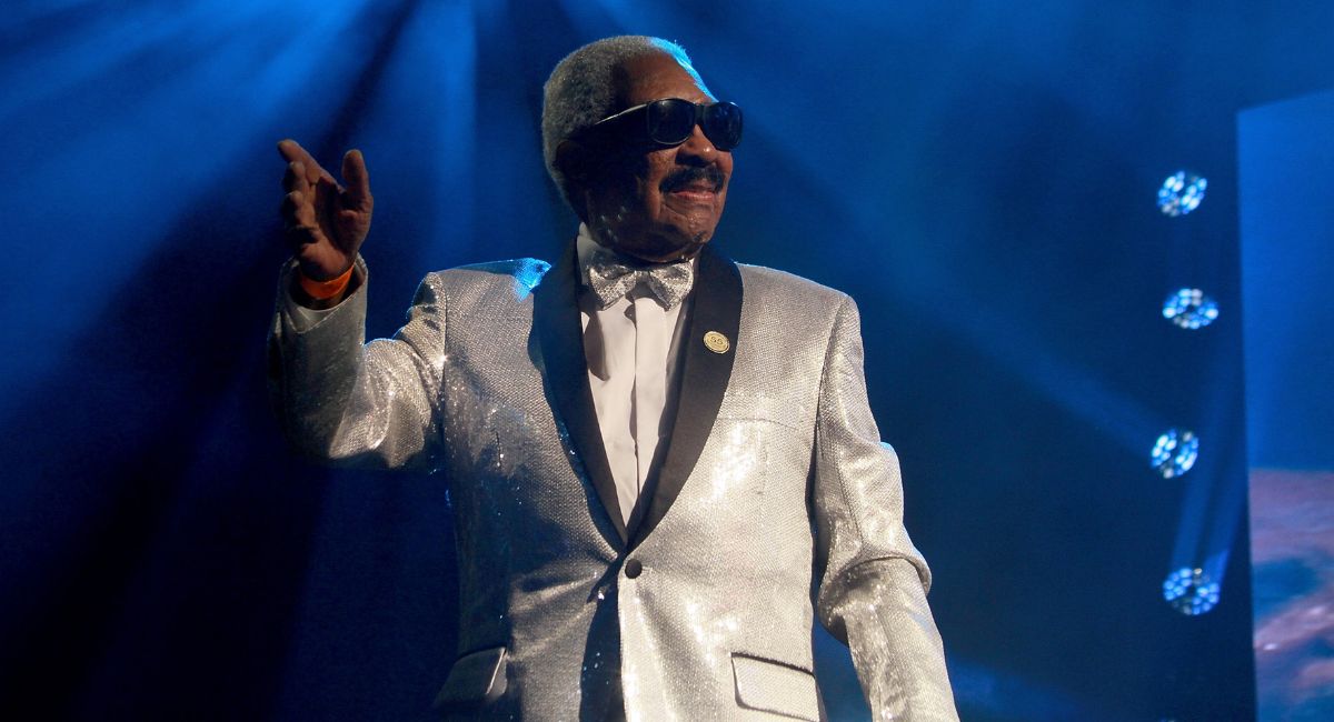 Murió Rafael Ithier, el fundador de la orquesta de salsa El Gran Combo de Puerto Rico, a sus 99 años y cantantes famosos lo despiden.