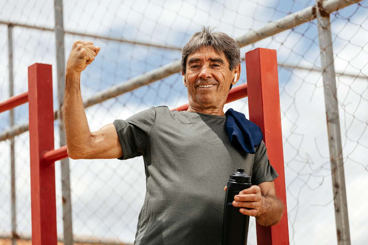 Qué es retro-walking, ejercicio para las rodillas de adultos mayores y mucho más