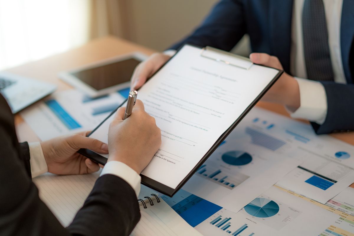 "Engaño": SIC da nuevos detalles de sanción a 4 empresas (pesos pesados) en Colombia. Hay varias marcas involucradas. 