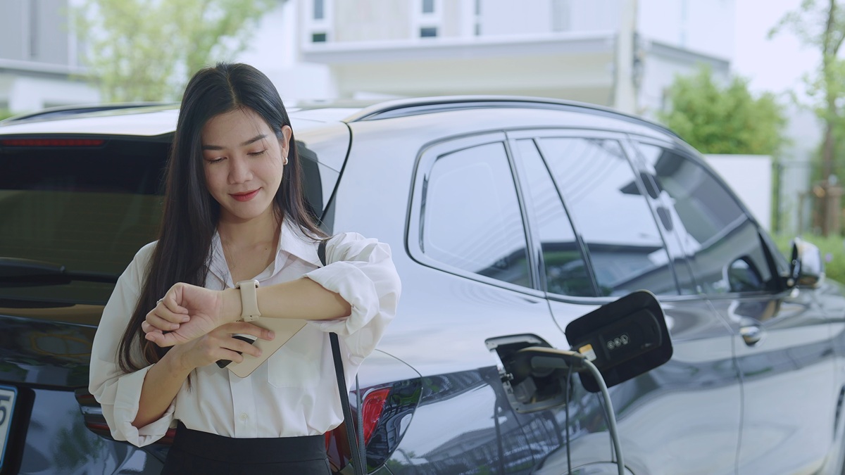 Surgió lío para los dueños de carros eléctricos en Bogotá por las cargas