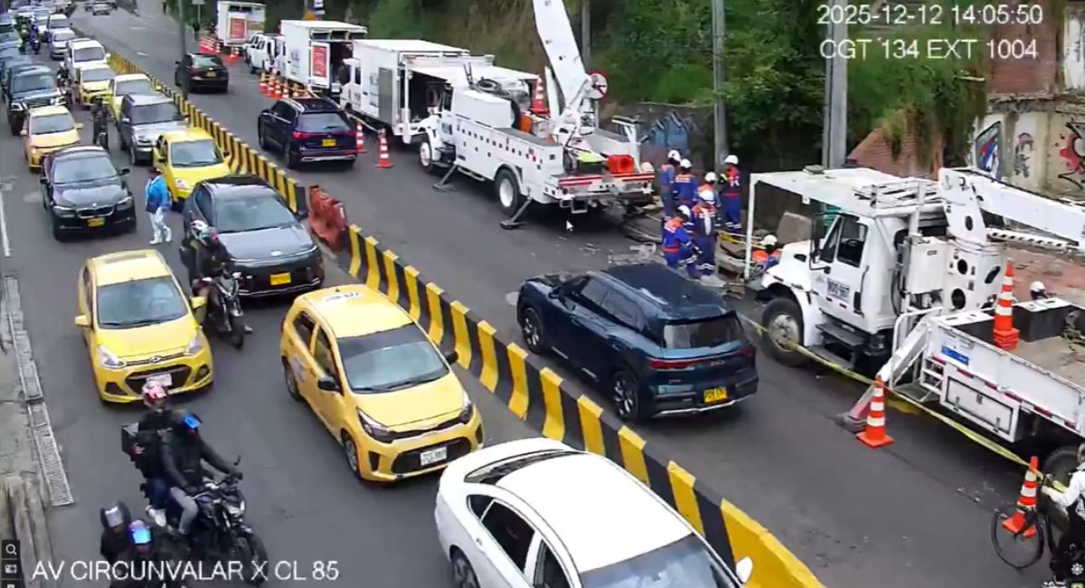 Trancón en vía Bogotá–La Calera hoy 12 de diciembre: movilidad colapsada en ambos sentidos por trabajos de Enel Colombia.