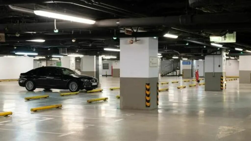 Parqueadero / Shutterstock