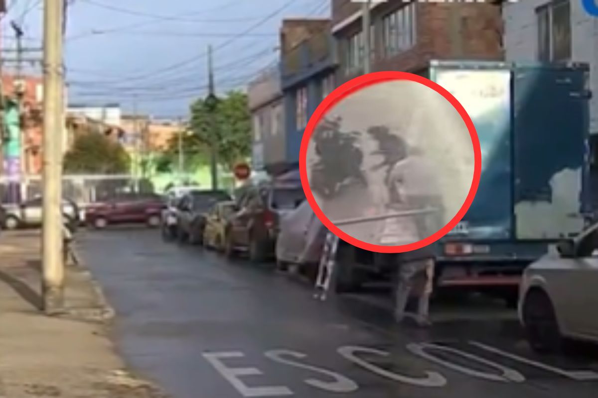 Le dispararon a otro joven en Bogotá por robarle celular: hay video de cómo enfrentó a ladrones en el piso. Lo golpearon varias veces.
