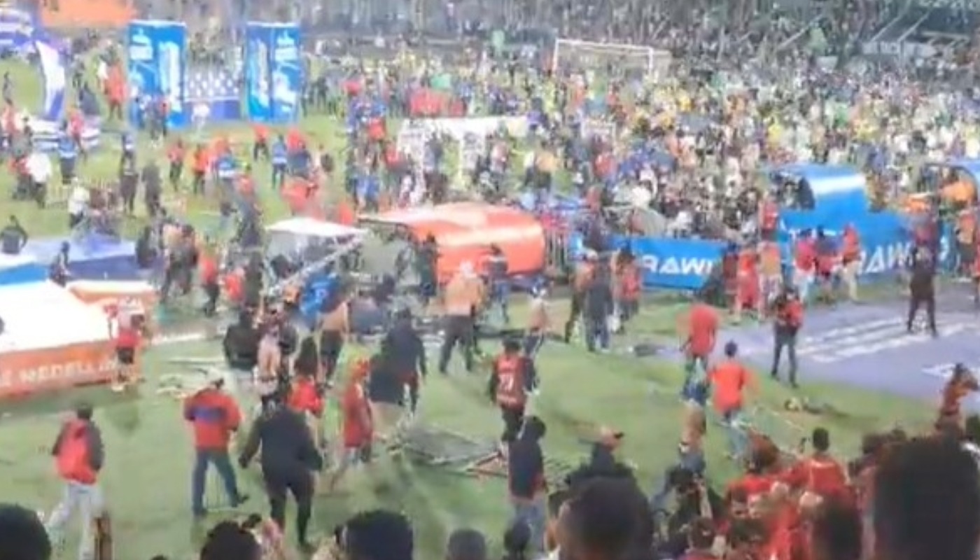Video hinchas del Medellín se metiaron a cancha del Atanasio Girardot
