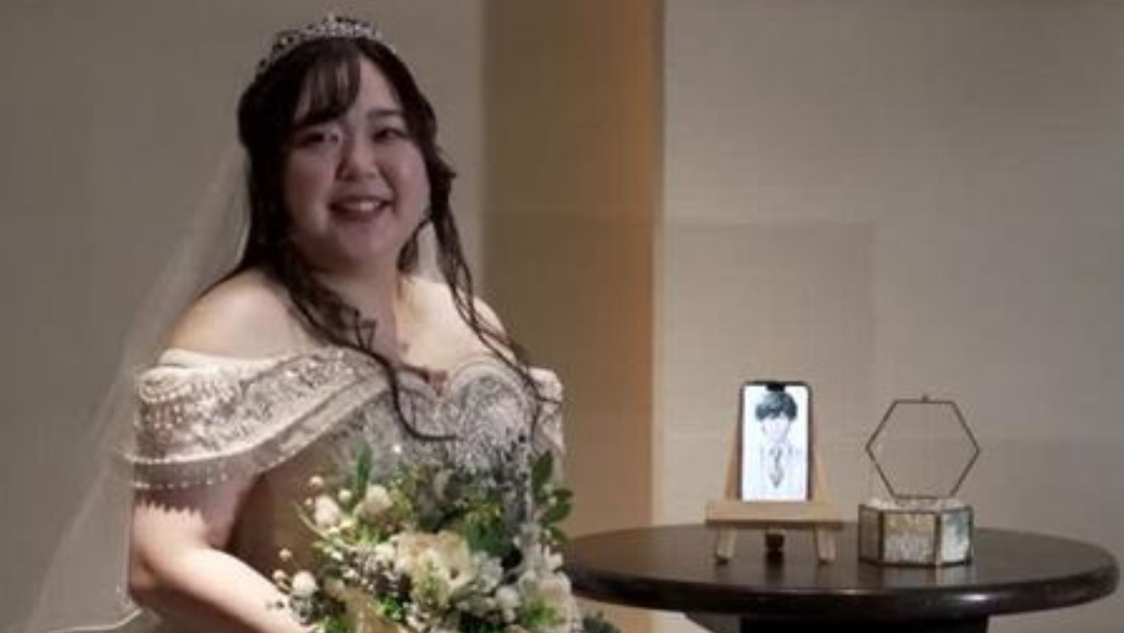 Mujer se casó con personaje creado por ChatGPT: hizo ceremonia