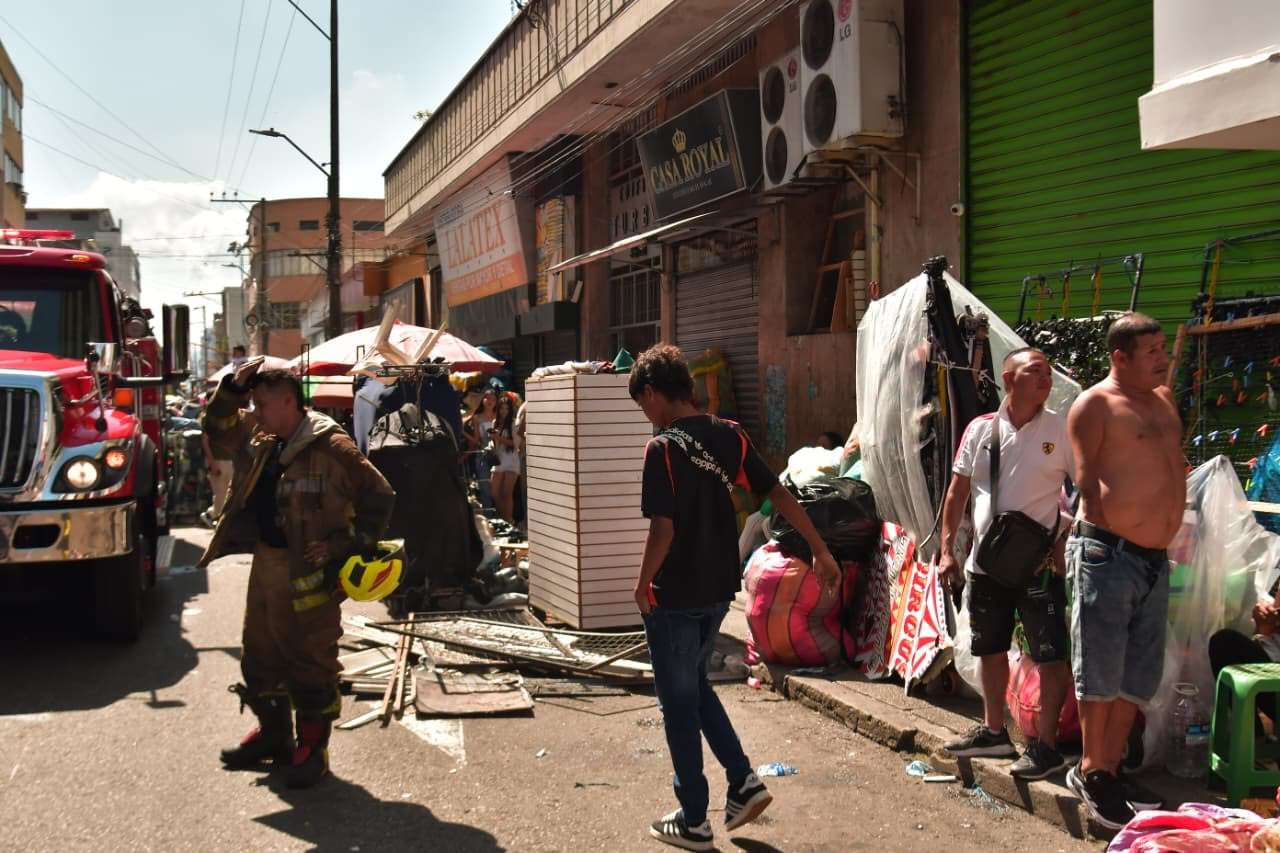 Incendio en Bucaramanga hoy con locales destruidos y cómo se vivió la emergencia