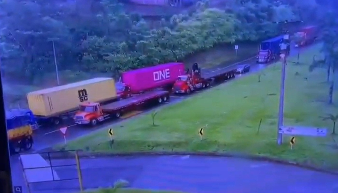 Video accidente tractomulas y carro: choque en Buenaventura