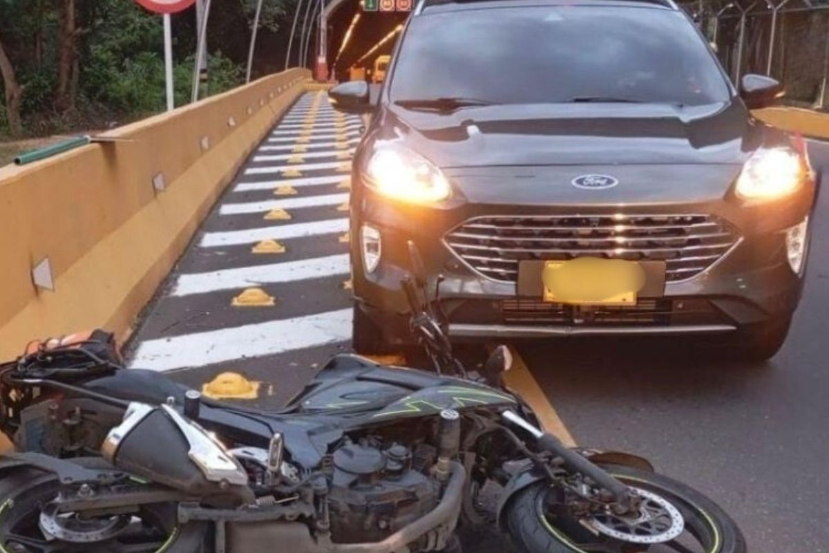 Conductor se creyó en videojuego y causó accidente al meterse en contravía por túnel de Tolima. Pudo producirse una tragedia. 