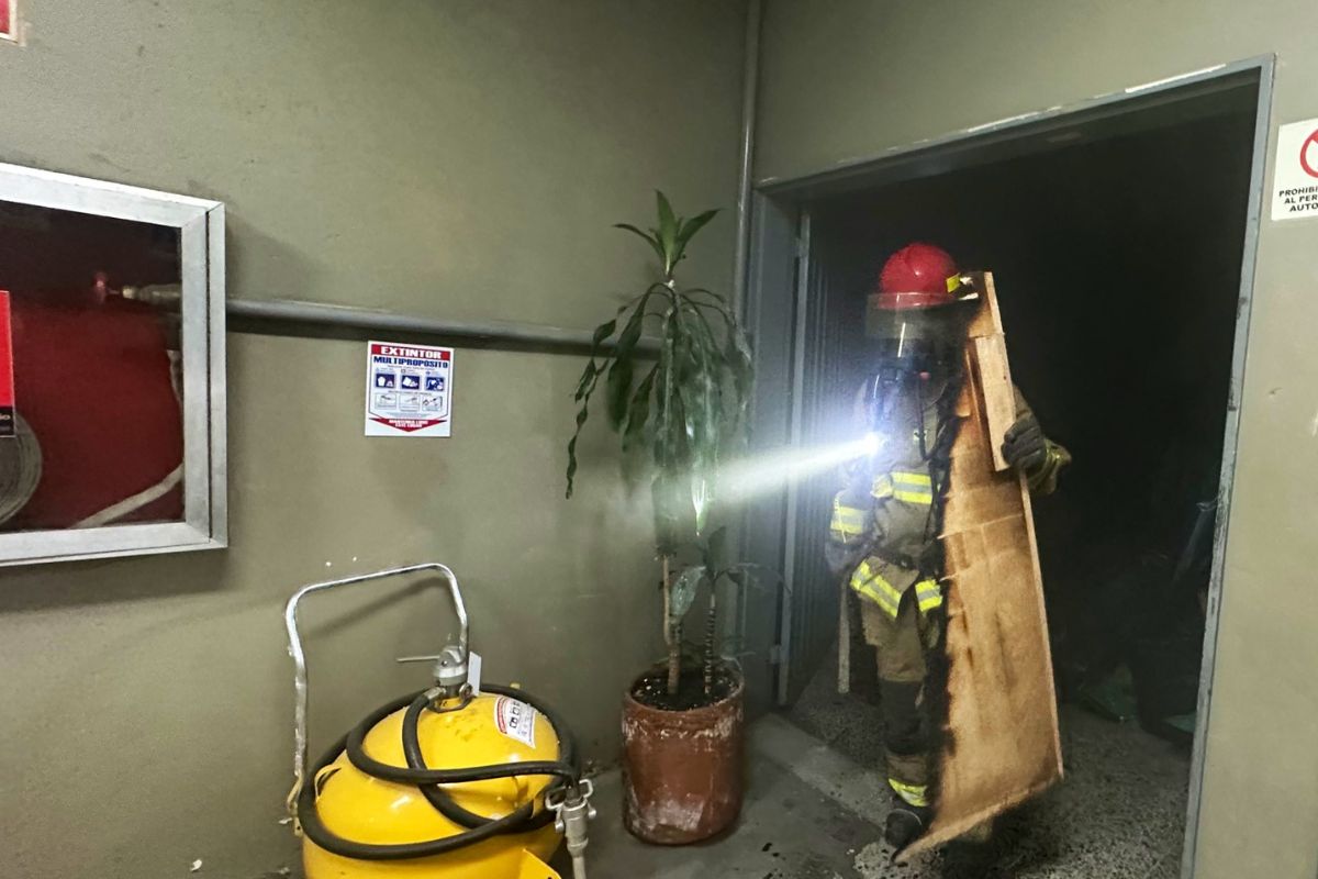 Casa en Medellín se incendió por culpa de un volador y hay 3 menores en una UCI. Cifra de quemados es preocupante.