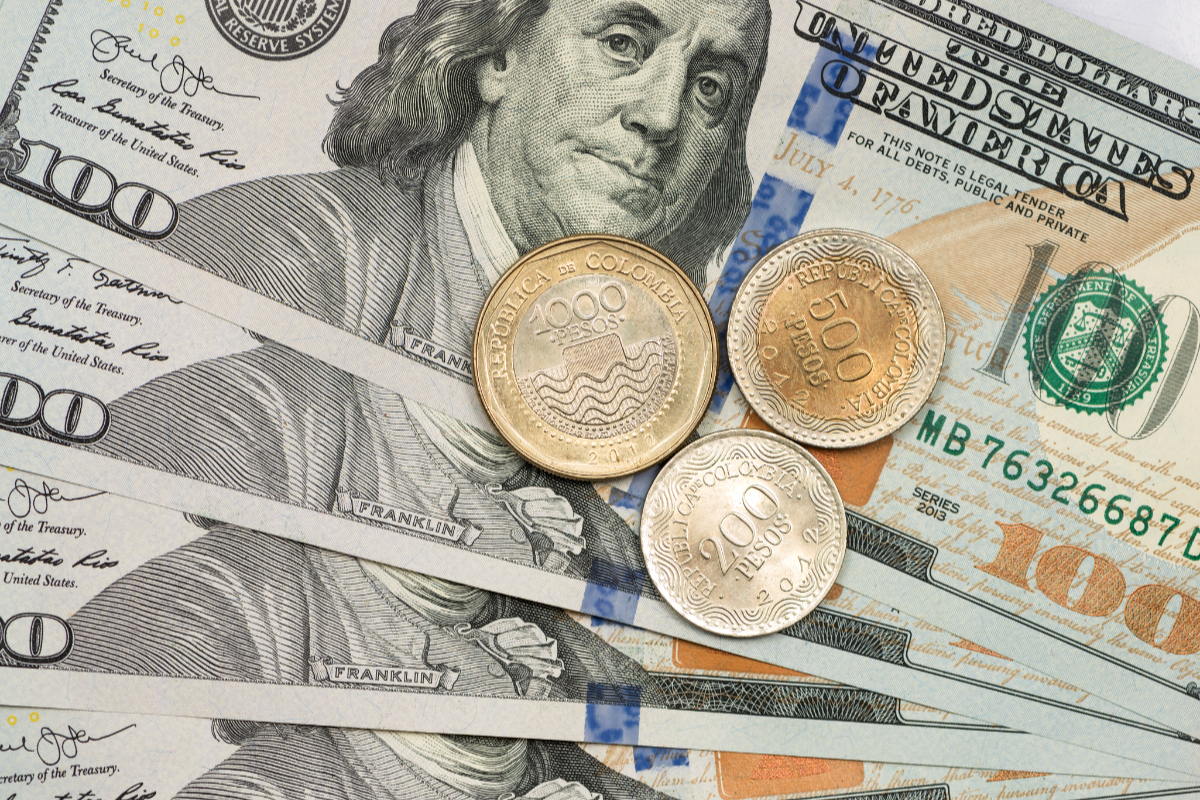 Dólar en Colombia: bajó de los 3.700 pesos y cifra no se veía desde 2021