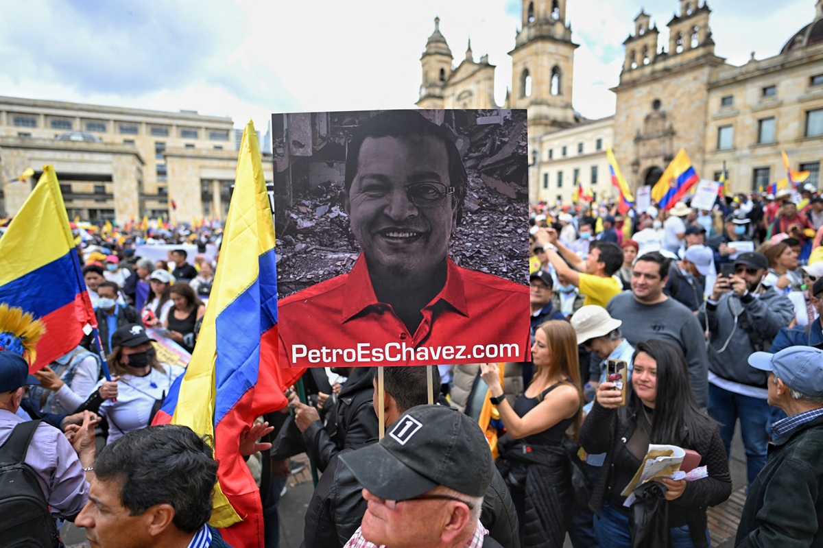 Comparación de Gustavo Petro y Hugo Chávez