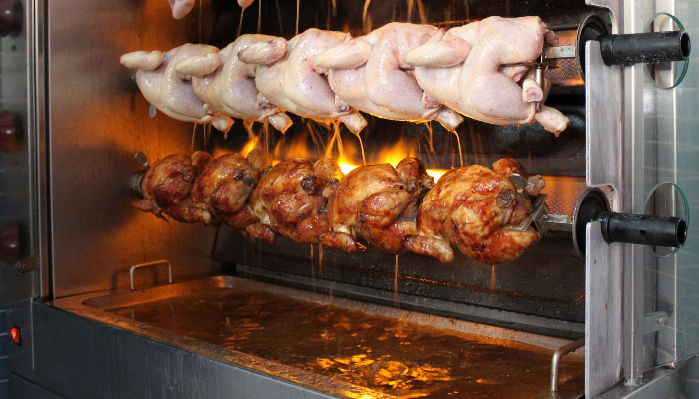 ¿Cuánto quedará costando el pollo asado en 2026 con aumento del salario mínimo
