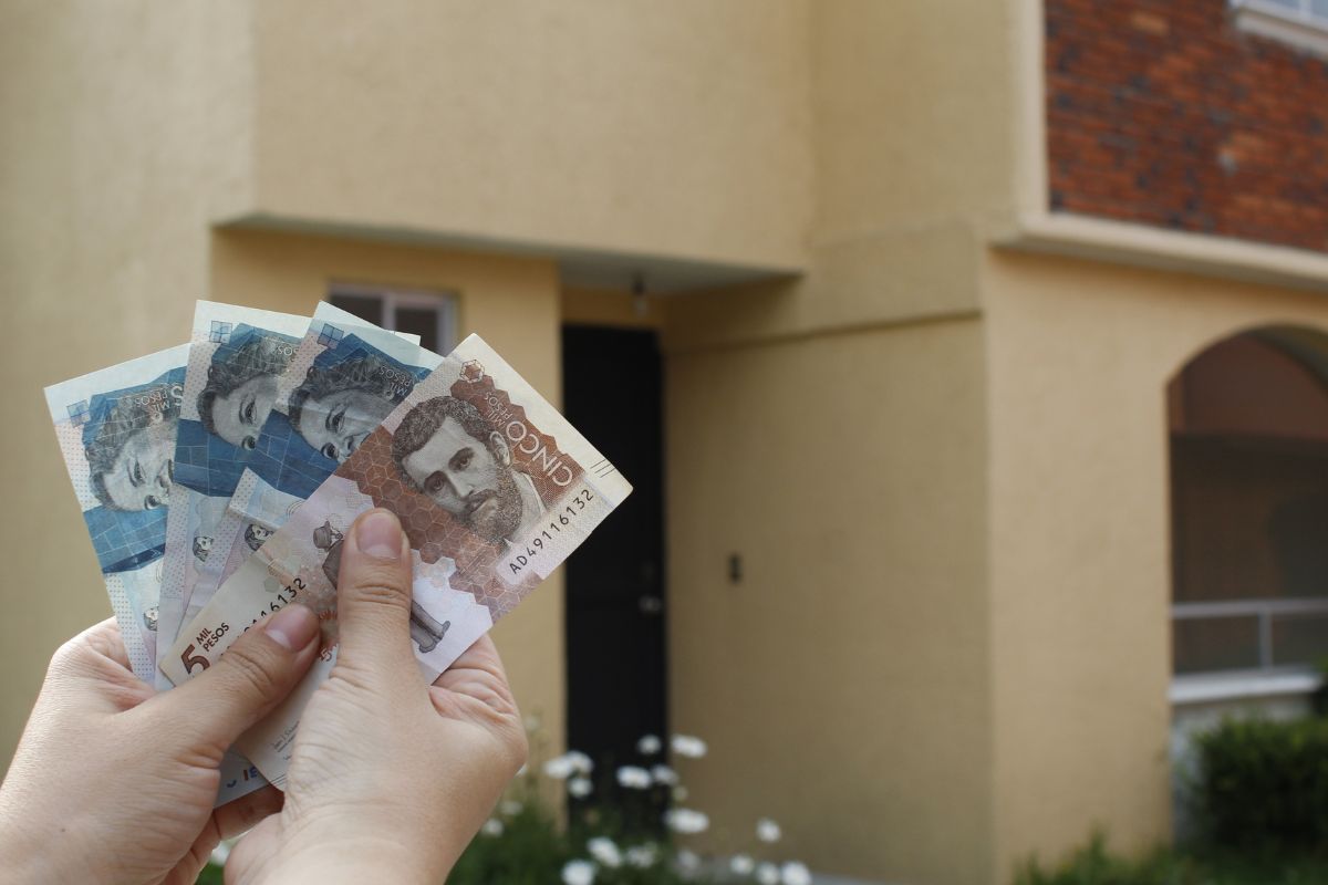 Nuevo mínimo frustra sueño de comprar casa en Bogotá, Medellín y más ciudades: es demasiado cara. Quienes ya están en proceso de comprar casa, muy afectado